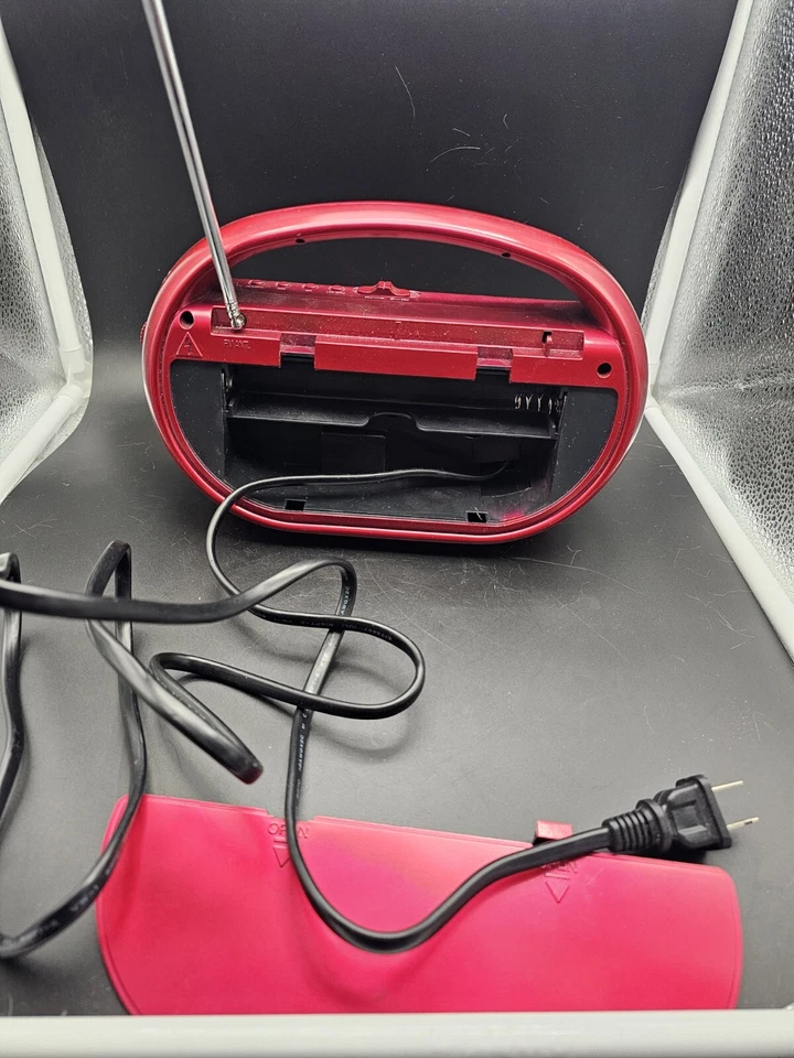 GPX R602R Rojo AM/FM Reloj Radio Digital Enchufe O Batería Opción Portátil Foto 4 de 4