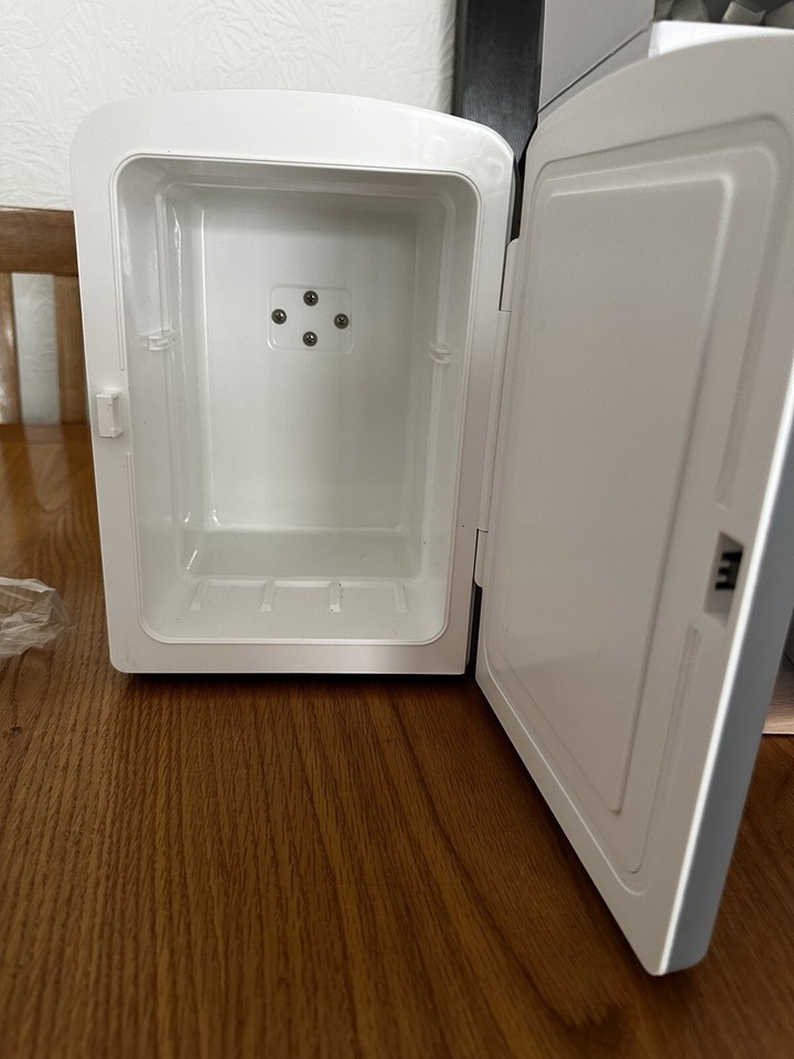 Blaupunkt Mini Fridge Super Convenient Fridge Ideal For Bedroom, Office