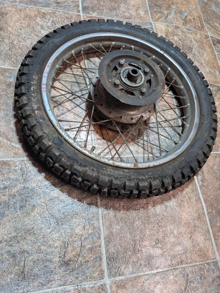 Заднее колесо 1974 Honda CL360 Cl360 Cl 360 - Изображение 3 из 4
