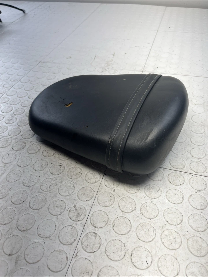 Asiento de pasajero trasero OEM Suzuki GSXR 600-750 2006-2007 Foto 3 de 4
