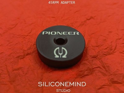 45 RPM vinyl record adapter (x1pc) for 7'' single vinyl records, marked PIONEER