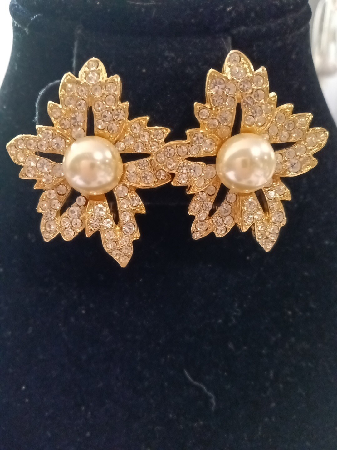 LARGE KENNETH J. LANE CRYSTAL RHINESTONE FAUX PEA… - image 1