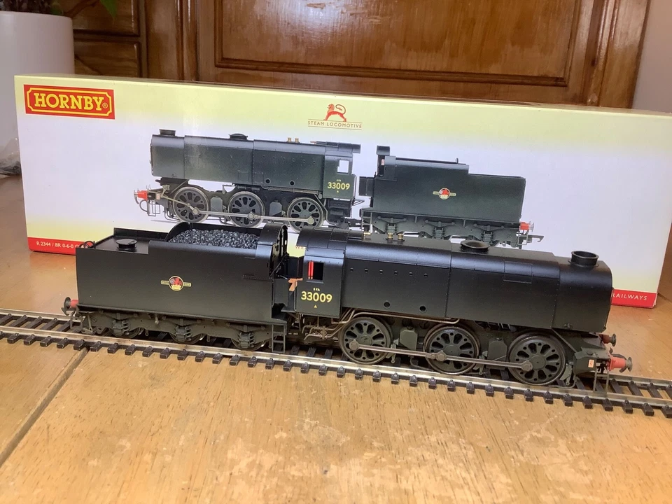 Hornby R2344 BR Black Late Crest 0-6-0 Class Q1 Loco 33009 Factory Weathered - Image 2 of 4