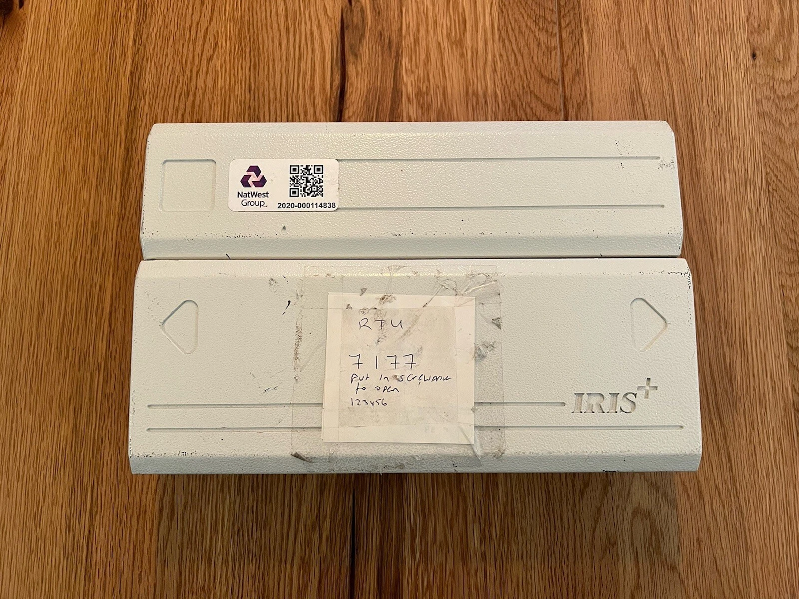 EMS Iris Plus UHF 256 Zone Receiver Universe Range - No Lock Untested For Parts 6