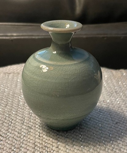 Vintage Mini koreanische Seladon Knospe Vase - Crackle Glasur - handbemalt - 3"T - Bild 3 von 6
