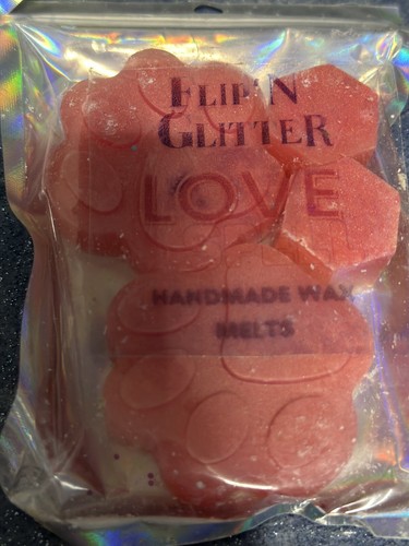 Homemade wax melts. Love Spell Scent. 4 Pack 16 Cubes - Picture 3 of 3