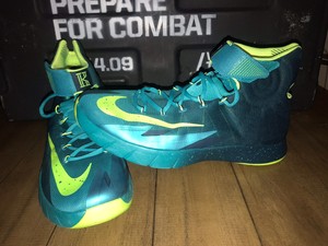 nike zoom hyperrev kyrie