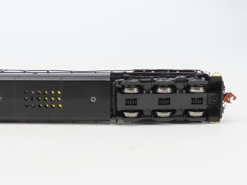 N Scaletrains SXT32572 NS Norfolk Southern GE C40-9 Diesel #8888 w/ DCC & Sound - Picture 10 of 12