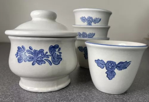 Set of 4 Vintage Pfaltzgraff Yorktowne Custard Cups 2 7/8" And Sugar Bowl
