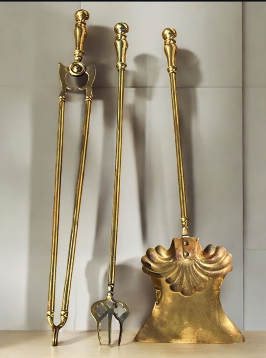 Herramientas victorianas de latón para chimenea