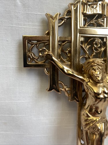 Colgante de pared de latón filigrana ornamentado cruz Jesús crucifijo IHS de colección - Imagen 4 de 8