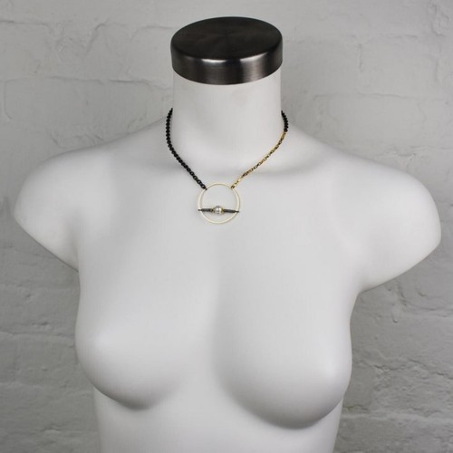 Unusual pearl necklace, open circle pendant necklace, geometric charm chain - Picture 15 of 15