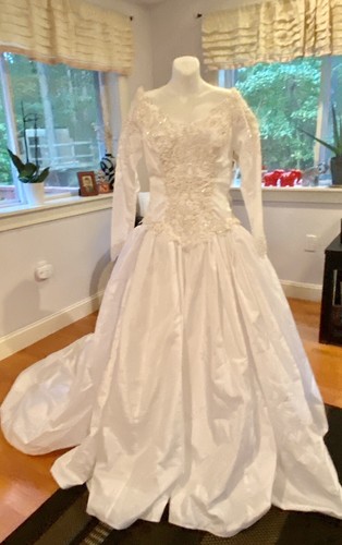 Vintage 80s Beaded Bridal Gown Size Small - Picture 4 of 8