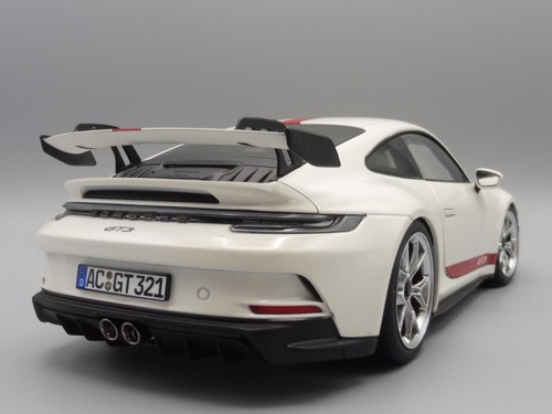 PORSCHE 911 GT3 2021 1/18 Norev 187306 992 GT 3 Typ 992 CARRARAWEIß mit Rot - Picture 8 of 12