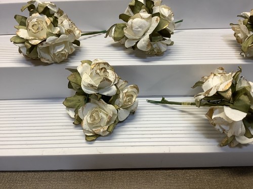 WHITE W/ GOLD ACCENT MULBERRY PAPER ROSES- FLOWERS - 1" ACROSS - 2 BAGS 6 X 12 - Picture 2 of 9