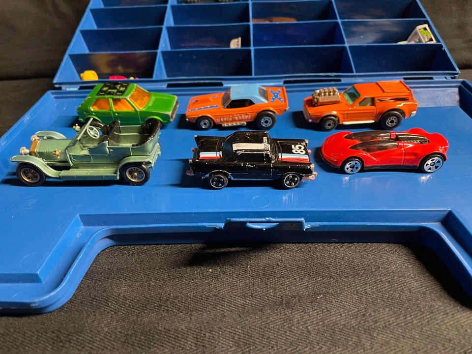 1976 Matchbox Carry Case WITH 18 Lesney/Matchbox and Hot Wheels Cars AS IS - Image 3 of 4