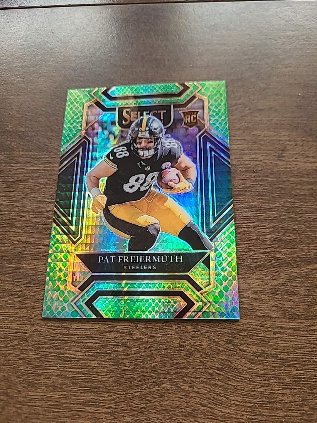2021 Panini Select Pat Freiermuth Dragon Scale Prizm Rookie #259. #13/89 00129