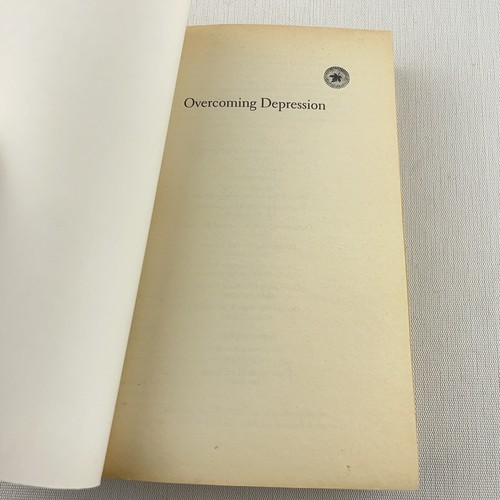 Overcoming Depression : A Self-help Guide Using Cognitive Behavioural Techniques - Picture 9 of 12