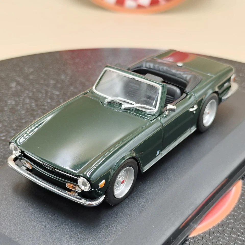 MINICHAMPS 1/43 Triumph TR 6 1968-76 TR6 racing green 430132571 - Image 2 of 4