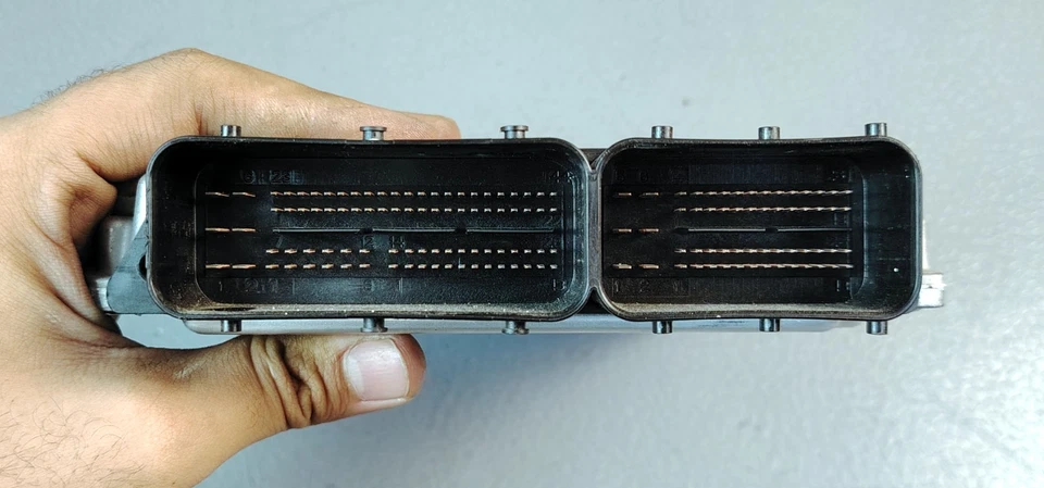 BMW 1 E87 UE16 N45 ENGINE CONTROL MODULE ECM ECU 0261S04116 DME 7581609 ME17.2.1 - Image 3 of 4