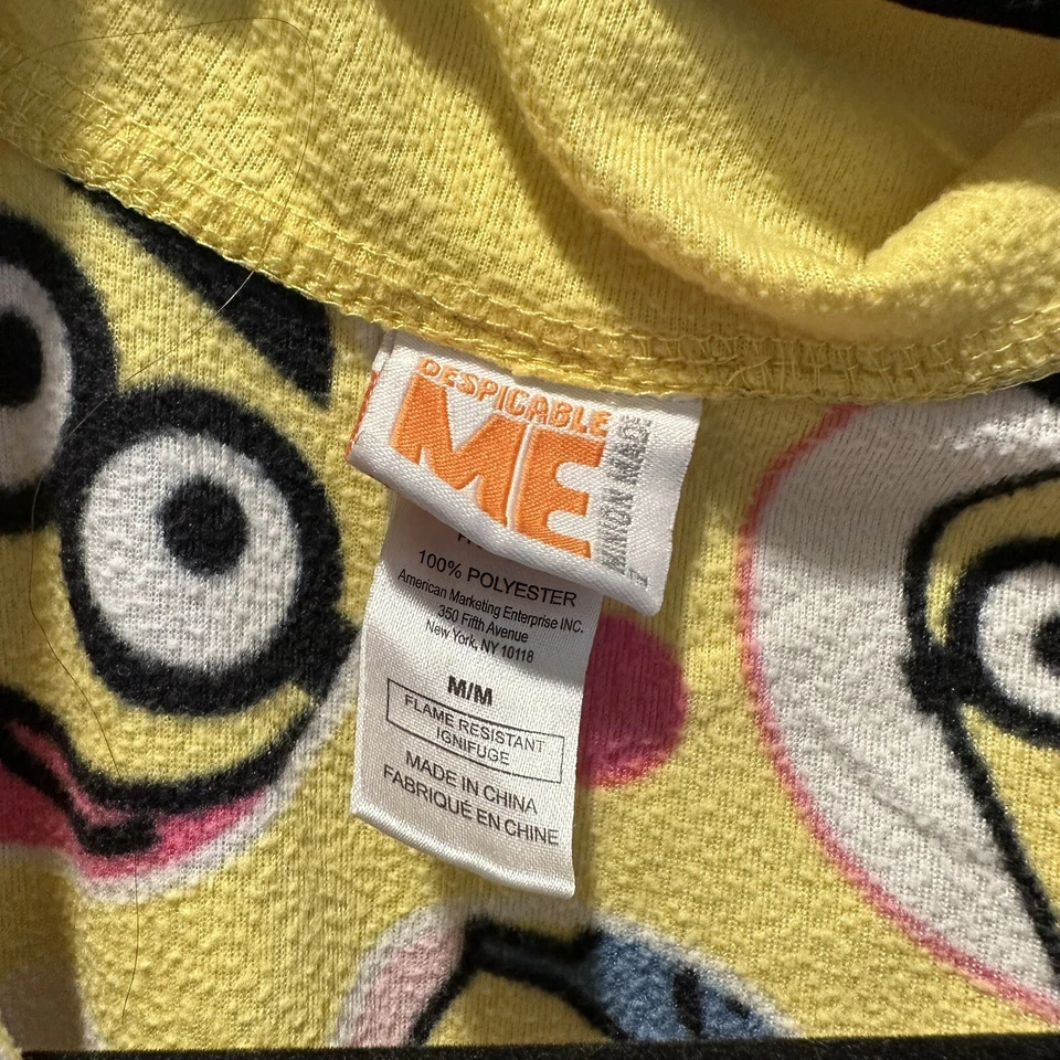 Pijama com capuz Despicable Me Minions feminino peça única tamanho juvenil médio - Imagem 2 de 4