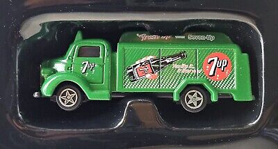 7up トレーラー　(1:64) Item #60-0674 Oakley Transport White Yellow Orange Red Volvo