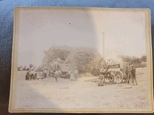 RARE PHOTO DE LOCOMOBILE BATTEUSE JAVELEUSE TRAVAIL AGRICOLE VERS 1890 23 PAR 17