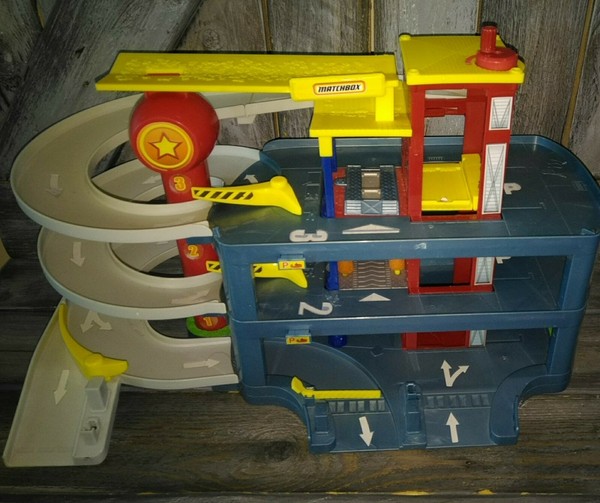 Matchbox 3 Level Parking Garage Service Center Elevator Rare Comes With 8 Cars Emiratesworldclub Com