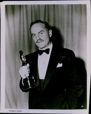 Ld210 Original Photo Academy Award Winner Man Holding Oscar Statue Celebrity
