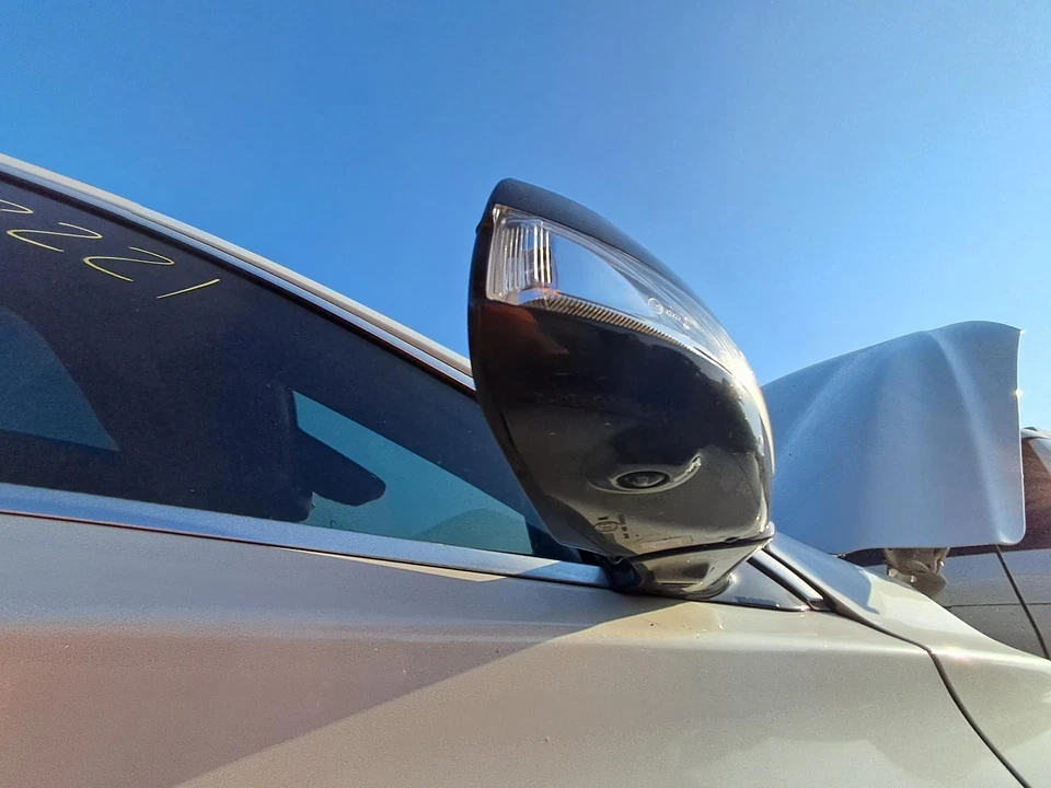 Espejo de puerta derecho usado se adapta a: Infiniti QX30 2018 eléctrico plegable y térmico con Foto 4 de 4