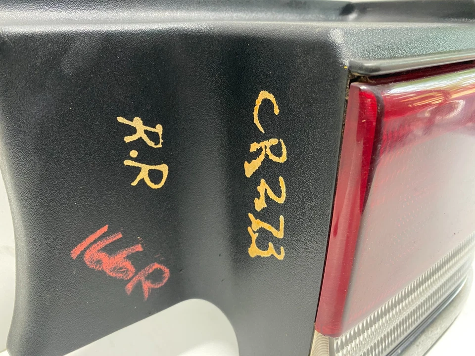 Luz trasera derecha PLYMOUTH ACCLAIM 1992-95 QTR montada en panel OEM, 166-01616 Foto 4 de 4