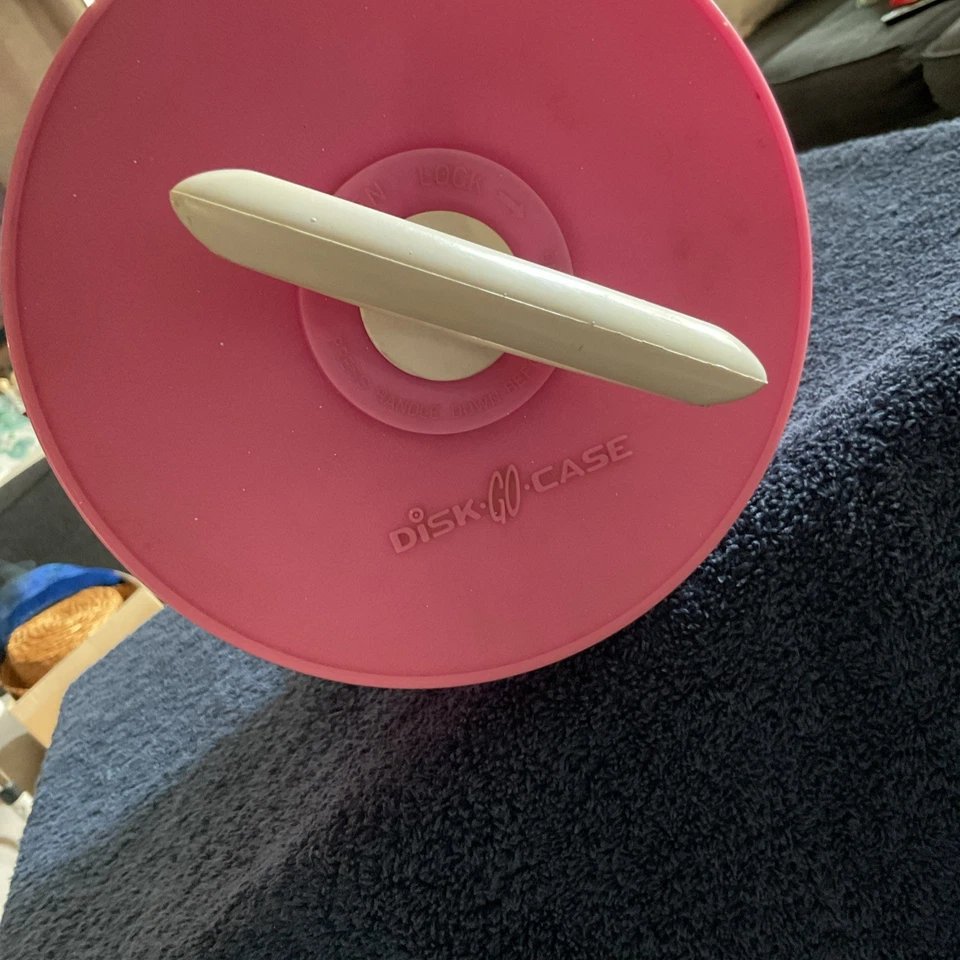 Vintage Pink Disk-Go-Case 45rpm Record Holder Case Carrier - Image 3 of 4