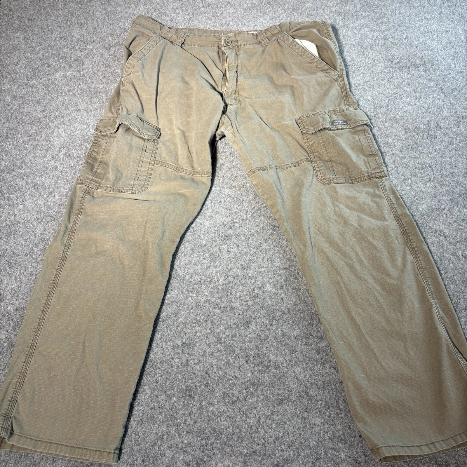 Wrangler Relaxed Fit Cargo Pants Mens 38x30 (Fits 38X28) Khaki Utility Ripstop
