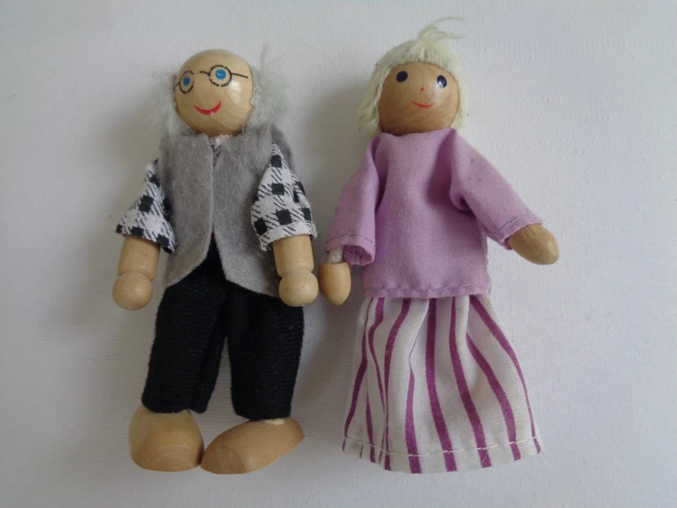 elc wooden dolls house figures grandparents - Image 4 of 4