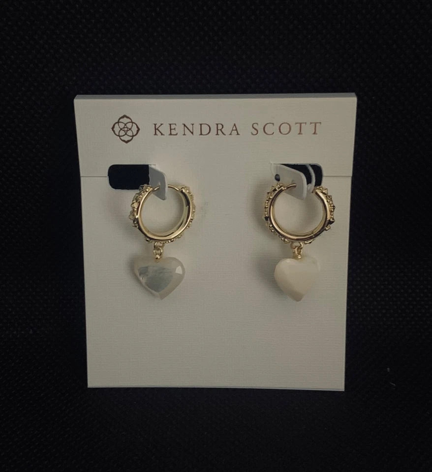 PENDIENTES HUGGIE CORAZÓN ORO PENIQUE KENDRA SCOTT ORO 14K MARFIL NÁCAR NUEVOS CON ETIQUETAS Foto 3 de 4