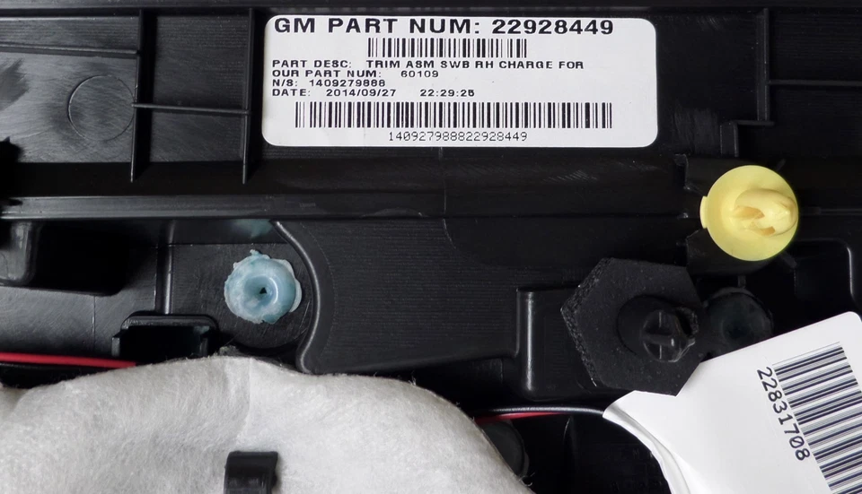 Tapicería de puerta genuina de fábrica GM lado trasero de pasajero Cadillac Escalade 2015 Foto 3 de 4