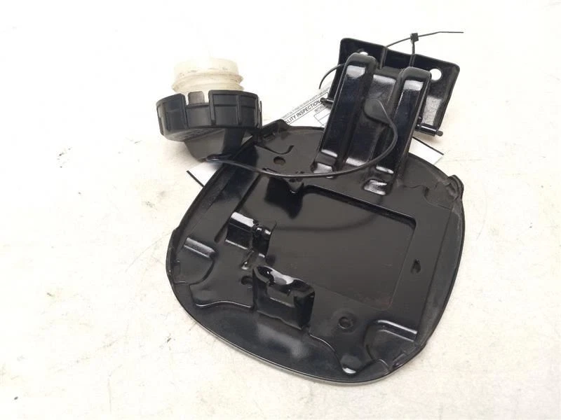 2011 MITSUBISHI OUTLANDER FUEL FILLER DOOR - Image 3 of 4