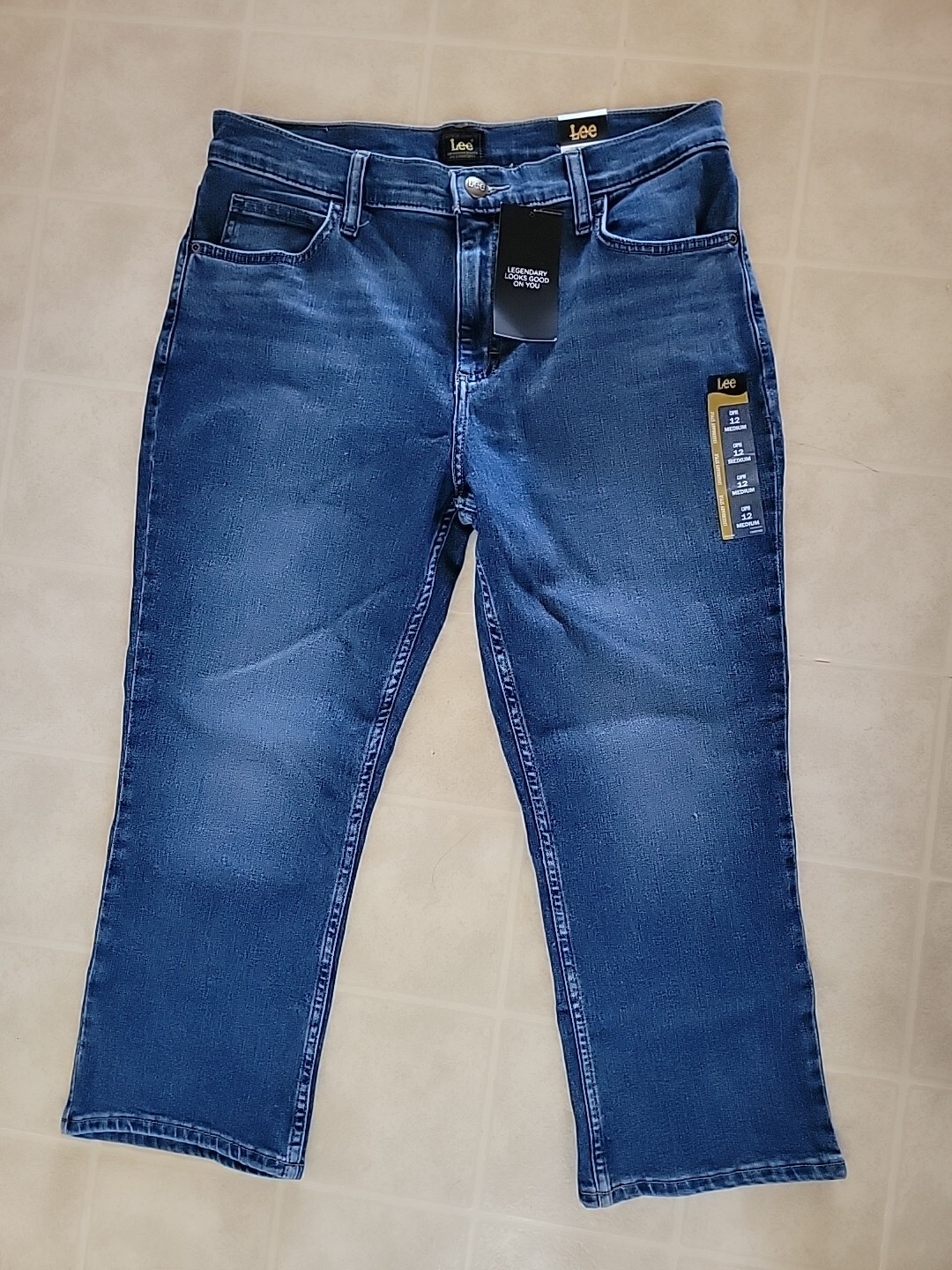 Lee Women's Mid Rise Stretch Capri Jeans Size 12 Dark Wash Blue Denim Casual