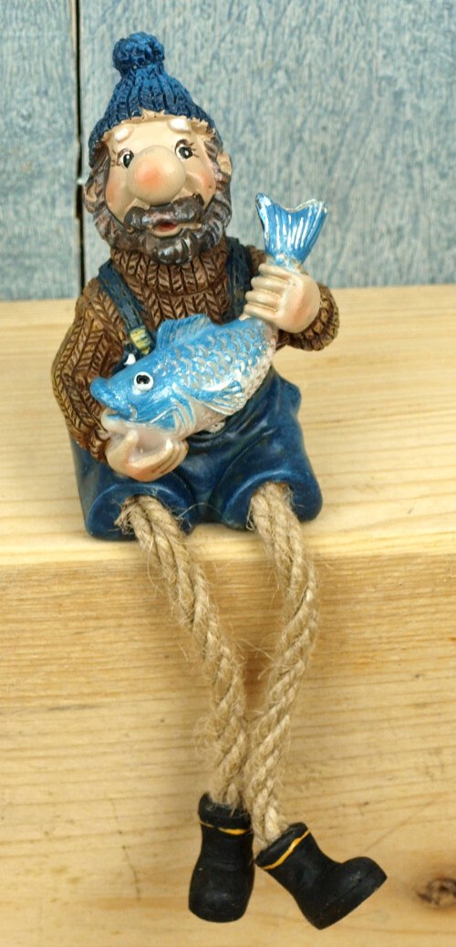 Maritime Deko Figur Kantenhocker Fischer mit Fisch Kantensitzer Höhe 14cm (WLH)