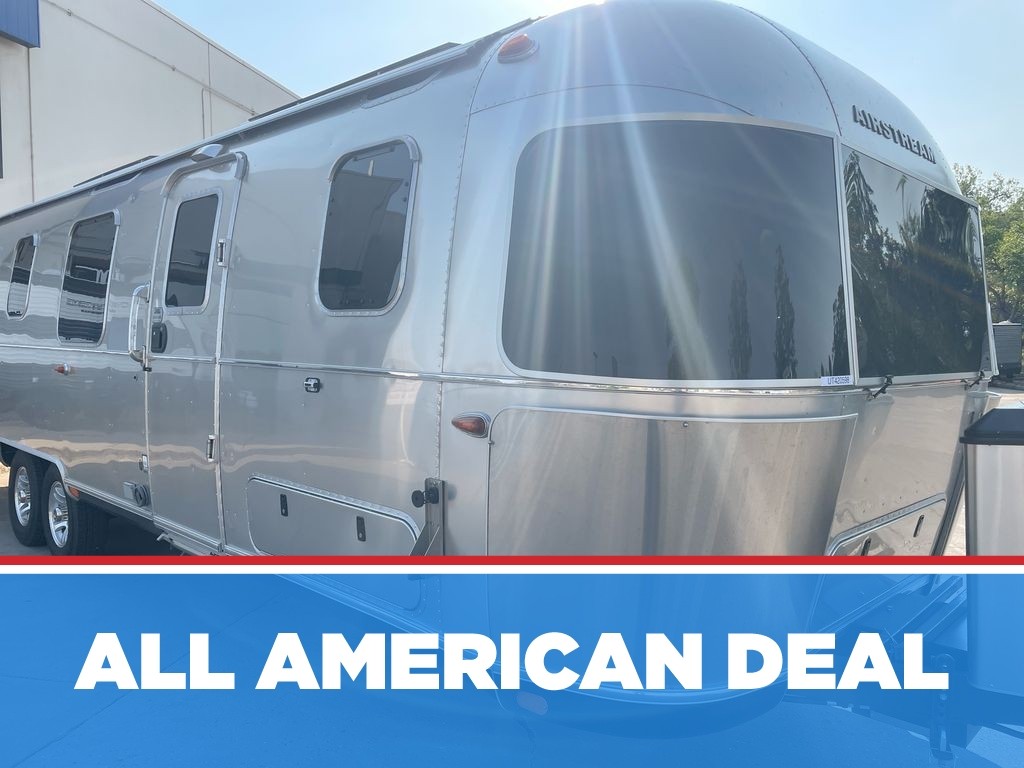 2024 Airstream Classic 33FB