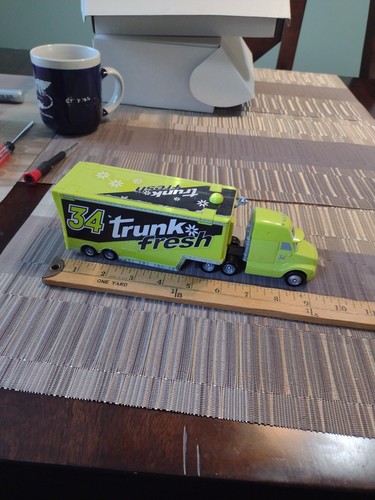 Disney Pixar Cars Trunk Fresh 34 Car Hauler Transporter B67