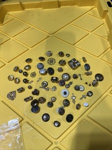 LOT VINTAGE BUTTONS Collectors sewing crafts