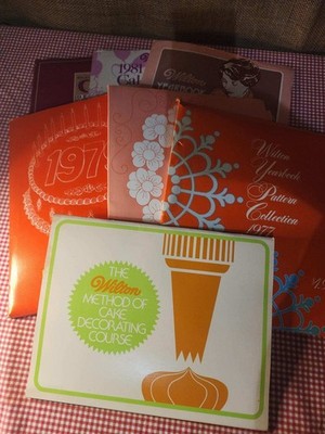 Set of 7 Vintage Wilton Cake Decorating Pattern Books 1970'S