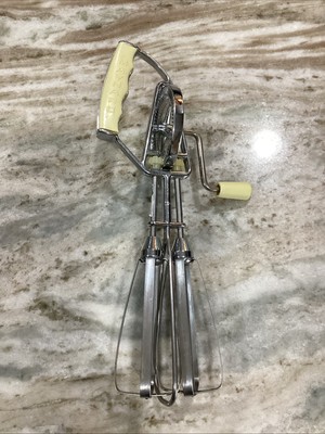 Vintage Kitchenware 1950's Maynard Egg Beater Hand Mixer with Bakelite Handle