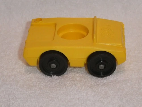 Fisher Price Little People Vintage All Yellow Drive In Movie Theater Car #2454