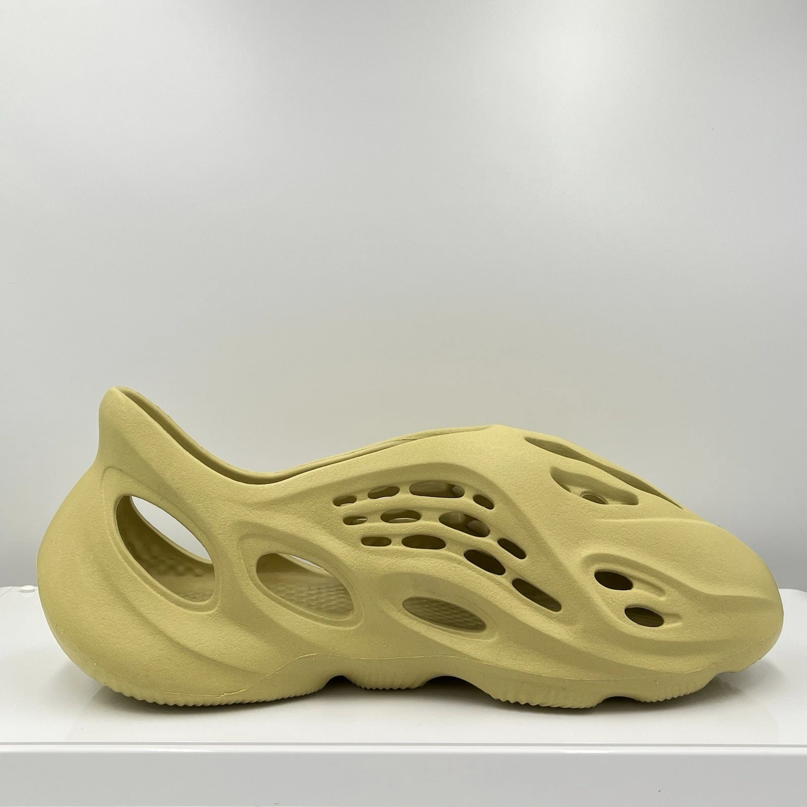 Adidas Yeezy Foam RNNR Sulfur EU 51 US 15 Sneaker GV6775