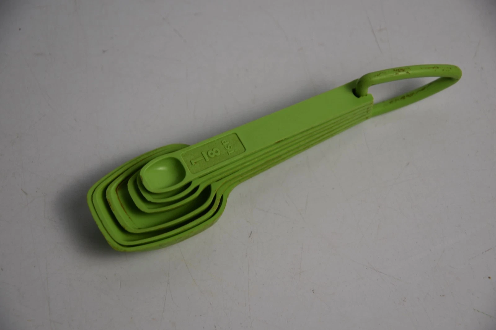 Vintage Tupperware Avocado Green Measuring Spoon Lot Stacking & Hanger