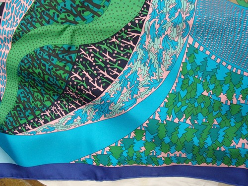 Hermes scarf, A TRAVERS CHAMPS by, Marie Bonnin, unworn with its box - Picture 12 of 18