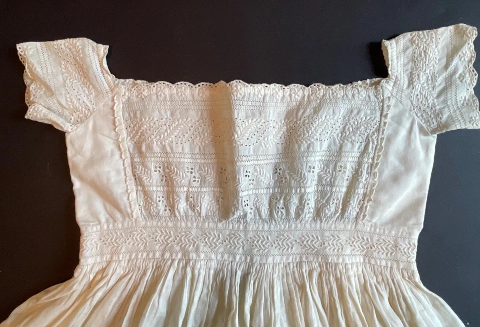 Antiguo vestido eduardiano de algodón con césped + encaje mixto para niña de los años 1890-1900 Foto 2 de 4