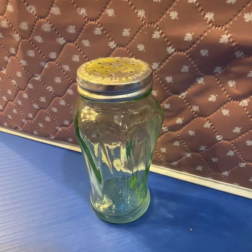 Vintage Hazel Atlas Uranium Depression Glass Green Salt or Pepper Shaker. L@@K!